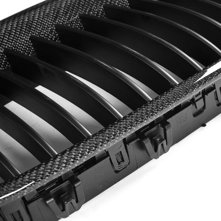 Kolfiber grill med mattsvarta ribbor till BMW 5-Serie, F10 och F11