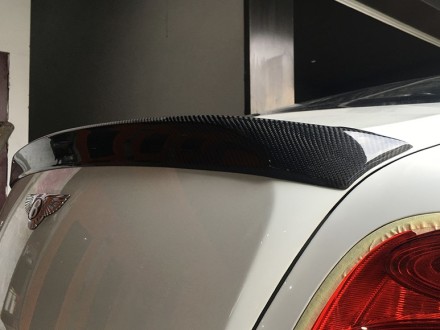 DMC Style Kolfiber Bakluckespoiler till Continental GT 2-drrars 12-18