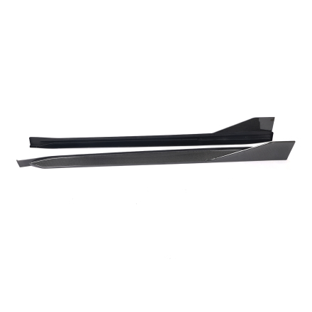 Performance "style" Side Skirts med fena till BMW G82 och G83, M4